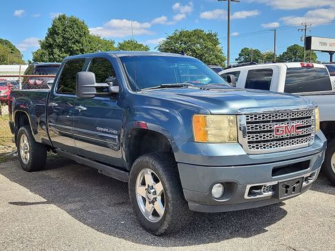 Used 2012 GMC Sierra 2500 Denali w/ Suspension Package, Off-Road AWD/4WD image 2