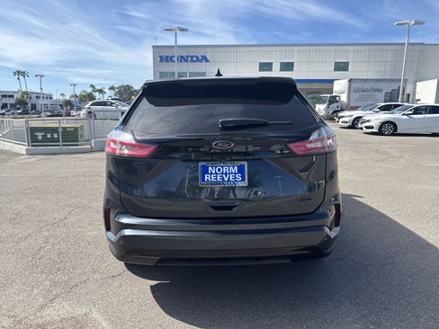 Used 2022 Ford Edge SE w/ Black Appearance Package image 4
