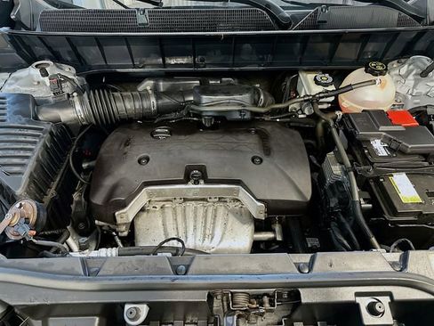 Used 2018 GMC Acadia SLE FWD image 32