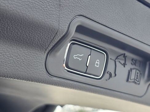 Used 2025 Ford Explorer ST image 12