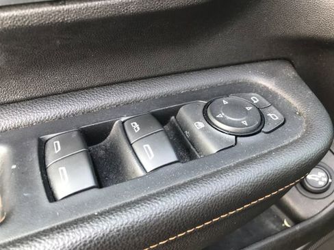 Used 2018 GMC Terrain SLE w/ Driver Convenience Package image 9