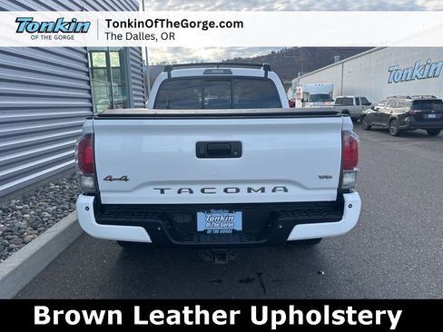 Used 2016 Toyota Tacoma Limited image 9