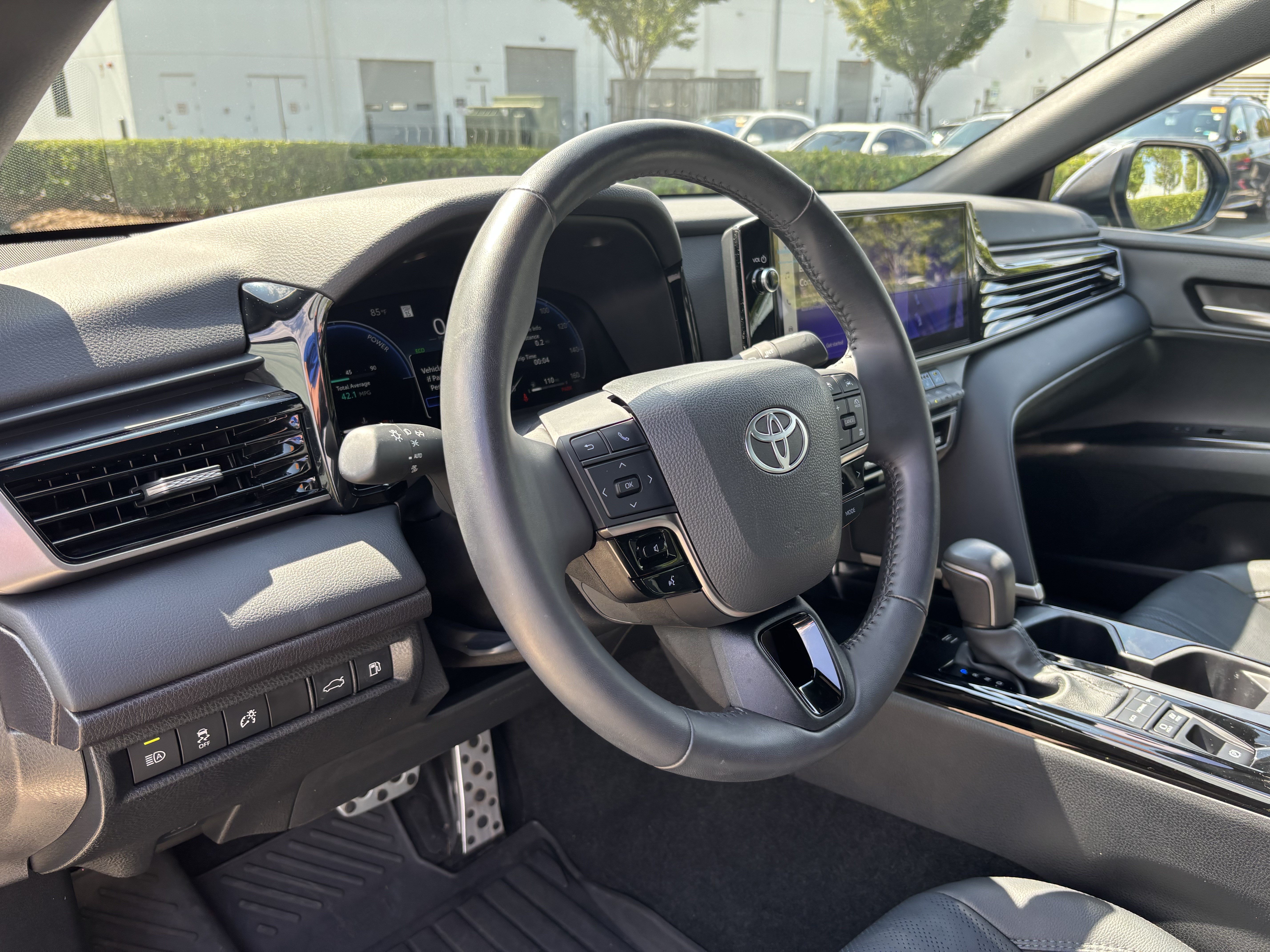 Used 2025 Toyota Camry XSE FWD image 17