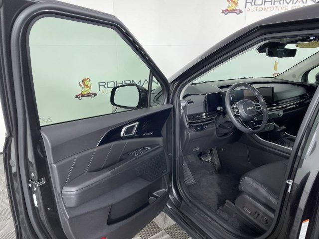 Used 2025 Kia Carnival SX Prestige FWD image 18