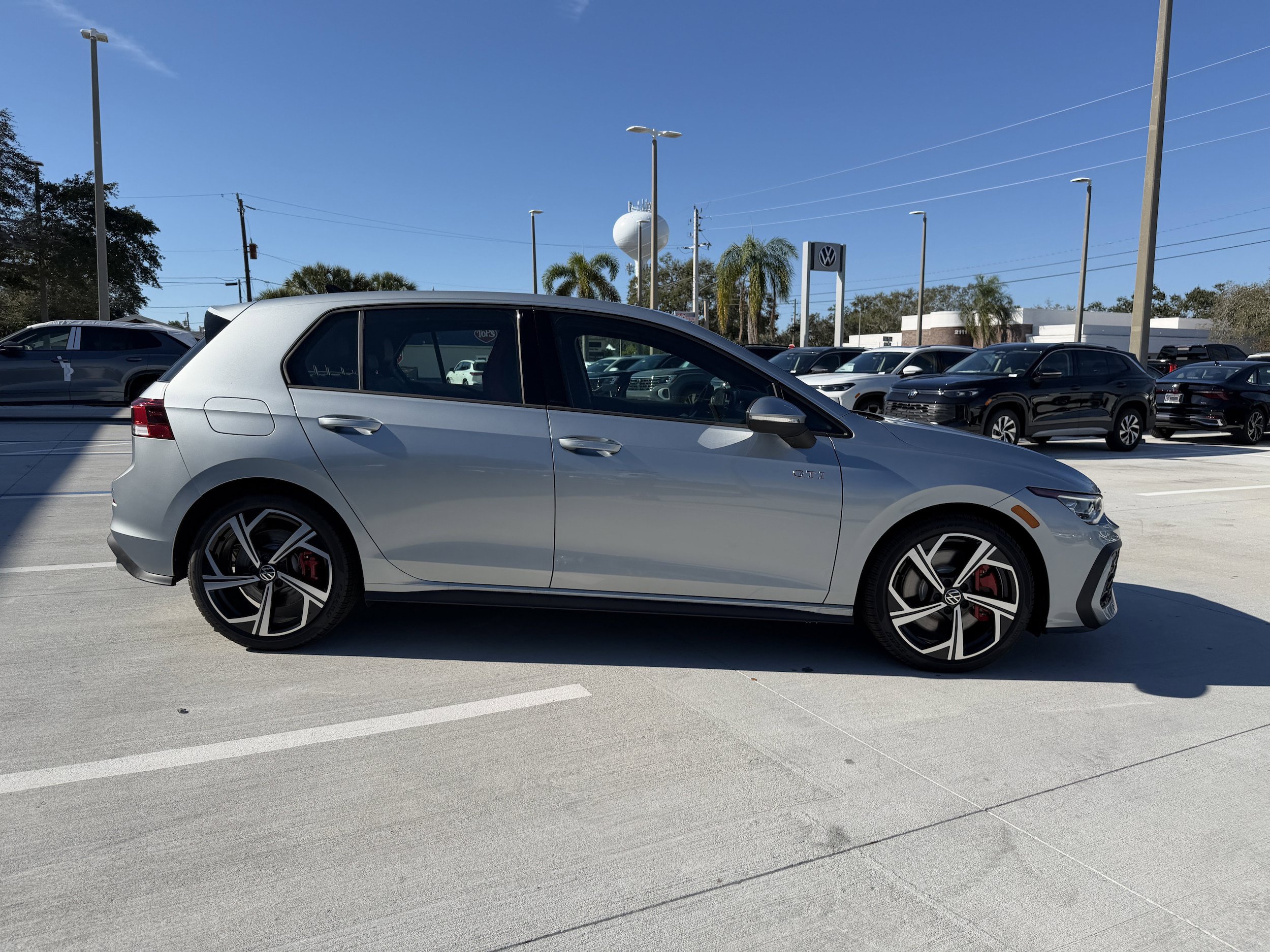 New 2026 Volkswagen GTI SE FWD image 2