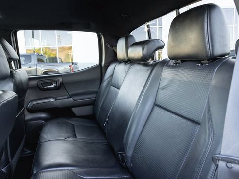 Used 2019 Toyota Tacoma TRD Off-Road AWD/4WD image 25