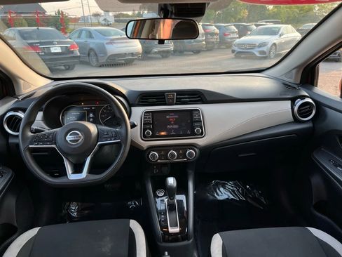 Used 2021 Nissan Versa SV image 9