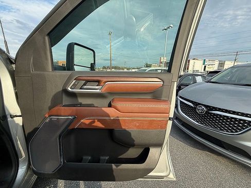 Used 2025 GMC Sierra 2500 Denali Ultimate image 21