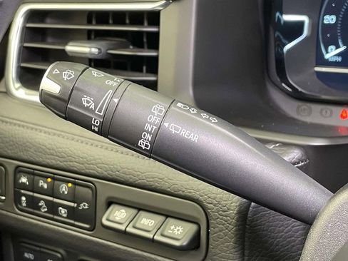 Used 2022 GMC Yukon Denali w/ Denali Premium Package image 40