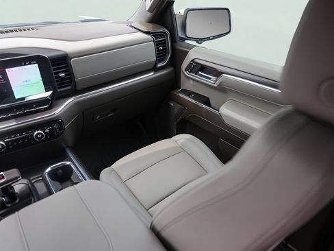 Used 2024 GMC Sierra 1500 SLT AWD/4WD image 31