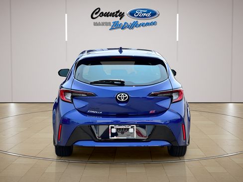 Used 2025 Toyota Corolla SE w/ SE Package FWD image 4