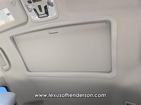 Used 2018 Toyota Sienna XLE w/ XLE Navigation Package image 11