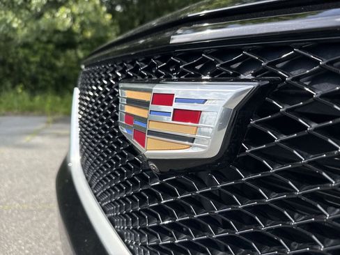 Used 2022 Cadillac XT6 Sport w/ Technology Package AWD/4WD image 32