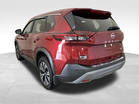 Used 2023 Nissan Rogue SV image 3