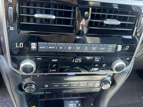 Used 2023 Lexus GX 460 Luxury w/ Sport Design Package AWD/4WD image 30