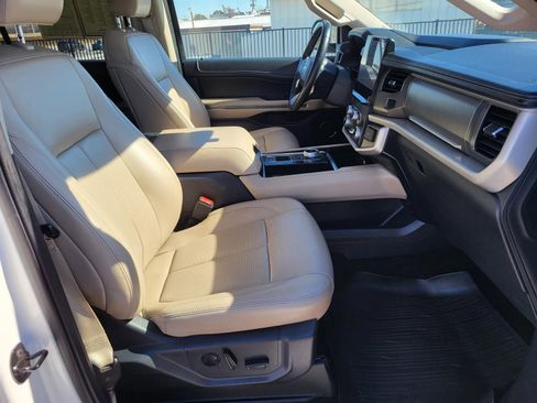 Used 2022 Ford Expedition Max XLT image 14