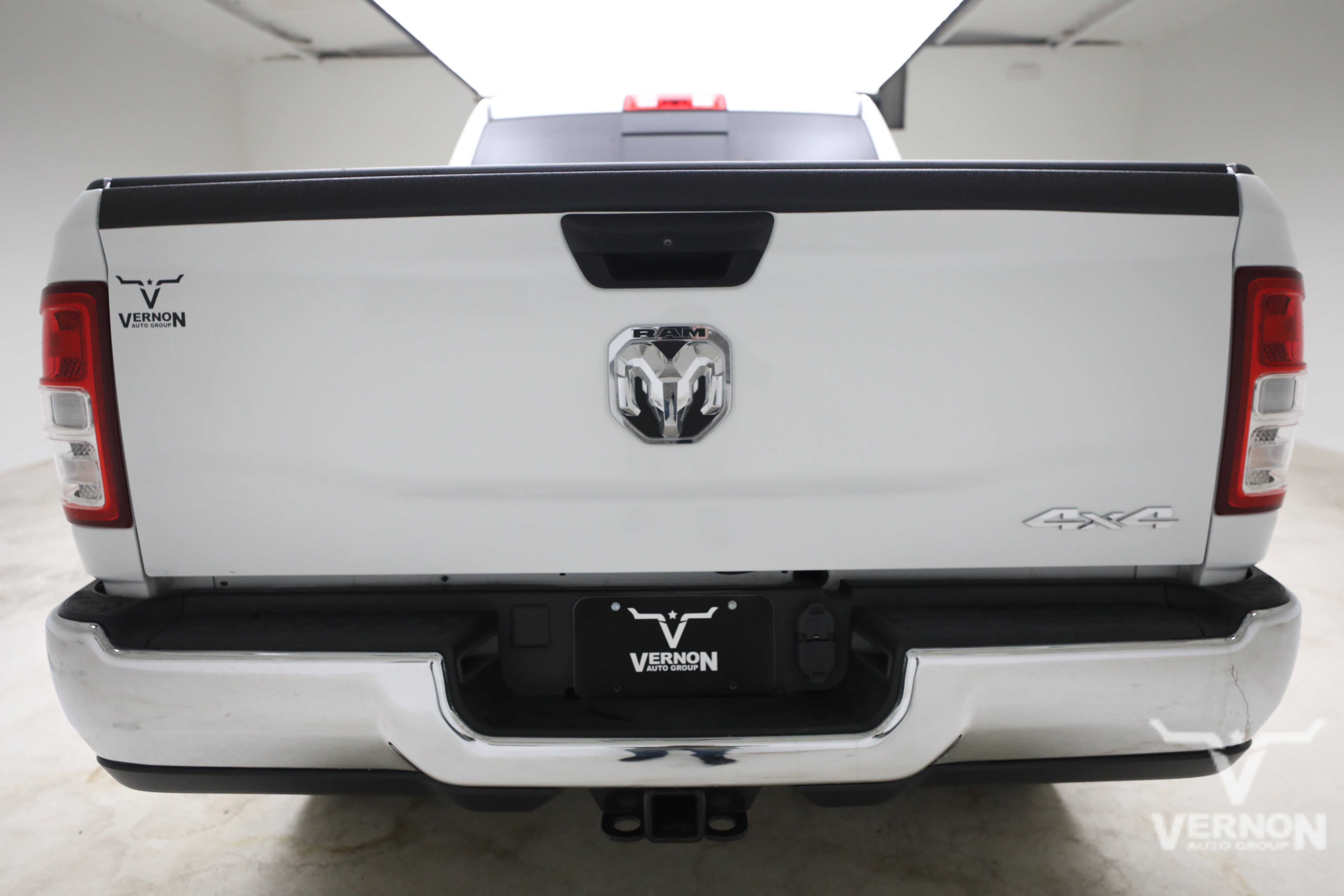 Used 2024 RAM 3500 Tradesman w/ Chrome Appearance Group AWD/4WD image 4