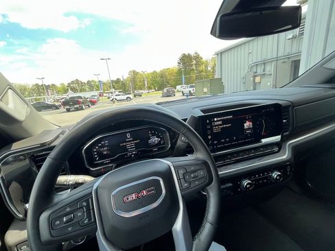 Used 2025 GMC Sierra 1500 SLT image 18