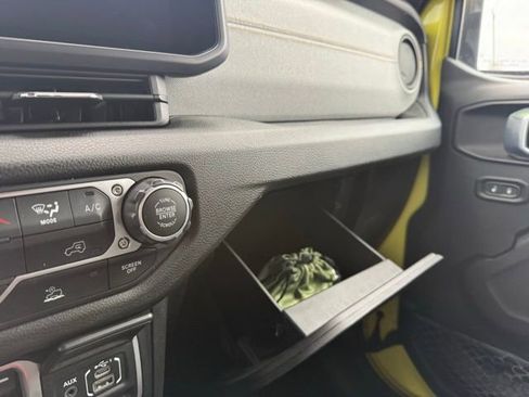 Used 2024 Jeep Wrangler Sport S image 28