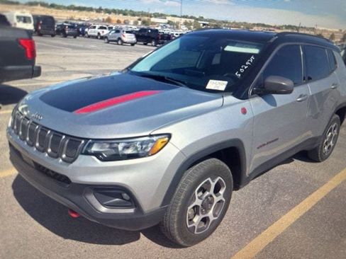Used 2022 Jeep Compass Trailhawk w/ Trailhawk Convenience Group AWD/4WD image 2