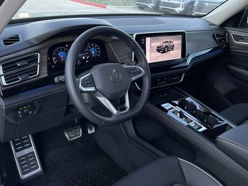 Used 2025 Volkswagen Atlas SEL Premium R-Line image 11