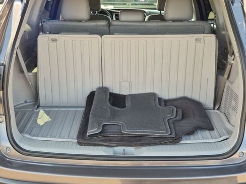 Used 2018 Toyota Highlander XLE FWD image 10
