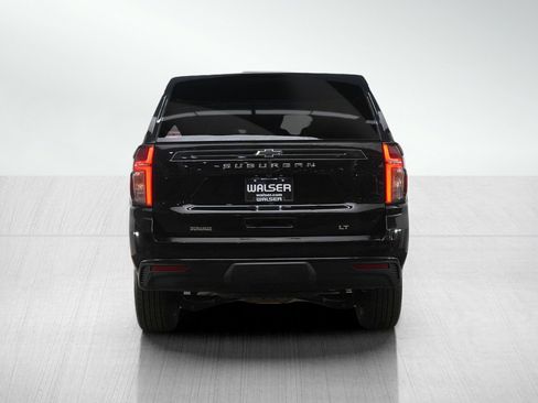 Used 2023 Chevrolet Suburban LT image 4