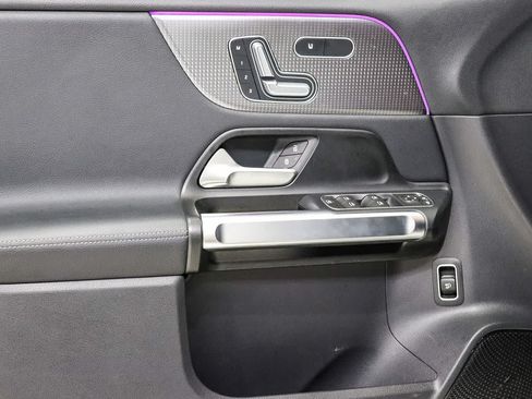 Used 2023 Mercedes-Benz EQB 300 4MATIC image 21