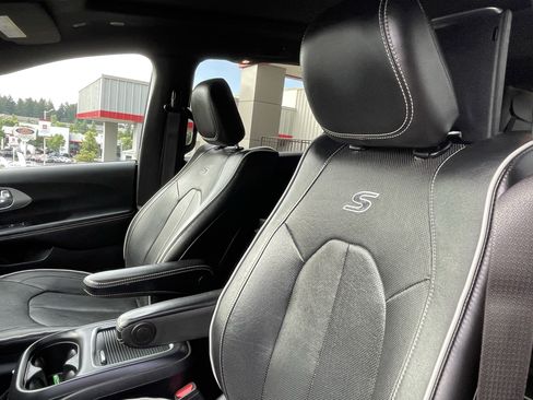 Used 2020 Chrysler Pacifica Limited w/ Advanced Safetytec Group FWD image 20