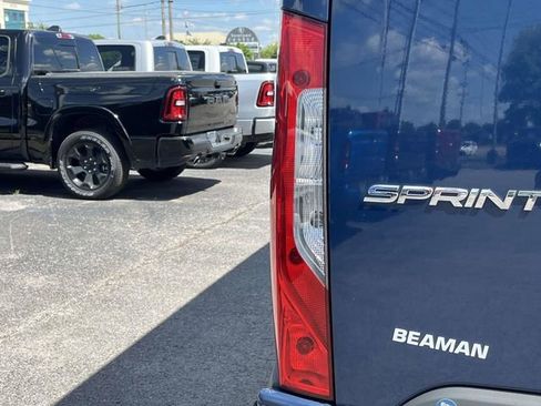 Used 2022 Mercedes-Benz Sprinter 3500 image 10