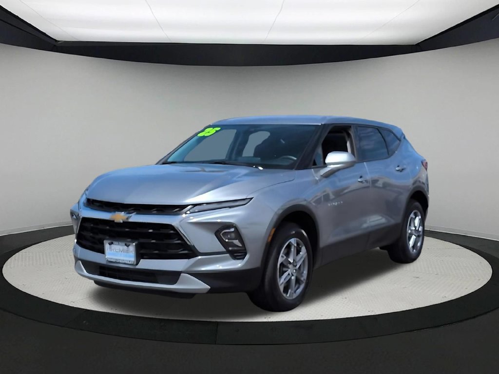 Used 2025 Chevrolet Blazer LT FWD image 4