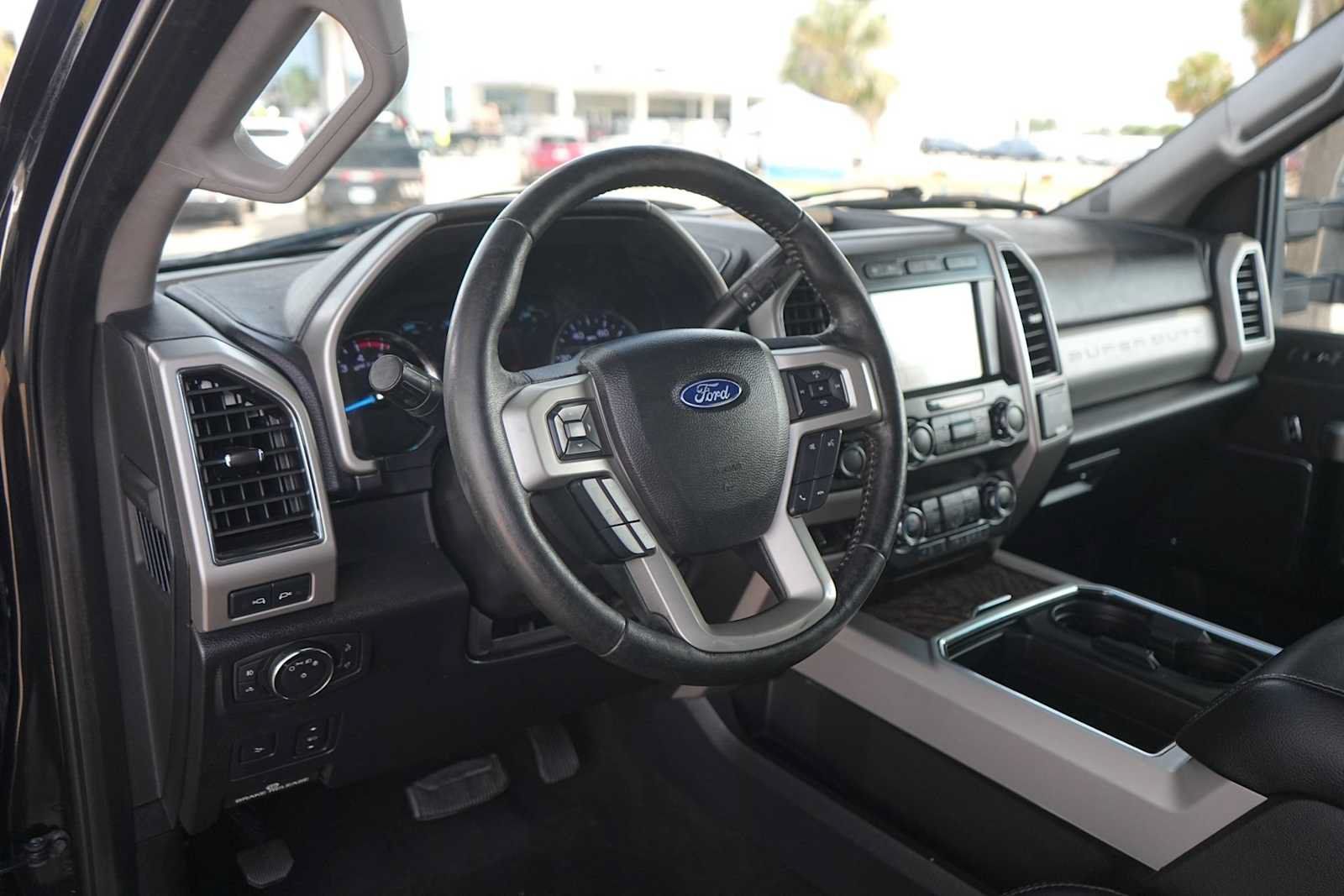 Used 2019 Ford F250 Lariat w/ Lariat Ultimate Package AWD/4WD image 2
