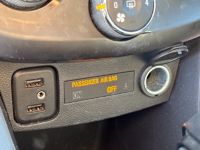 Used 2020 Chevrolet Trax LT w/ LT Convenience Package FWD image 34