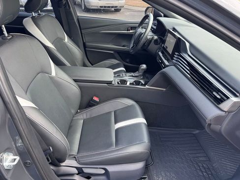 Used 2025 Toyota Camry SE w/ Convenience Package image 26