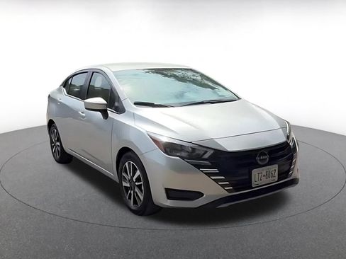Used 2025 Nissan Versa SV FWD image 3