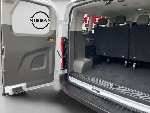 Used 2023 Ford Transit 350 XLT image 27