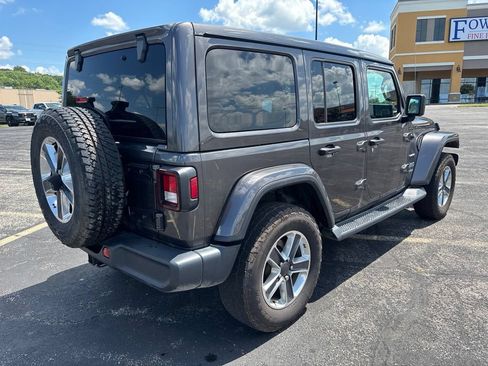 Used 2019 Jeep Wrangler Unlimited Sahara w/ Uconnect 4C Nav & Sound Group AWD/4WD image 5