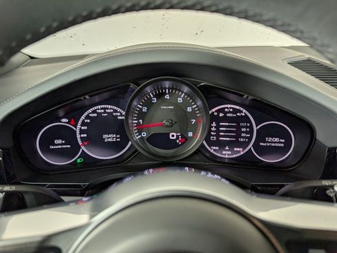 Used 2021 Porsche Cayenne S image 20