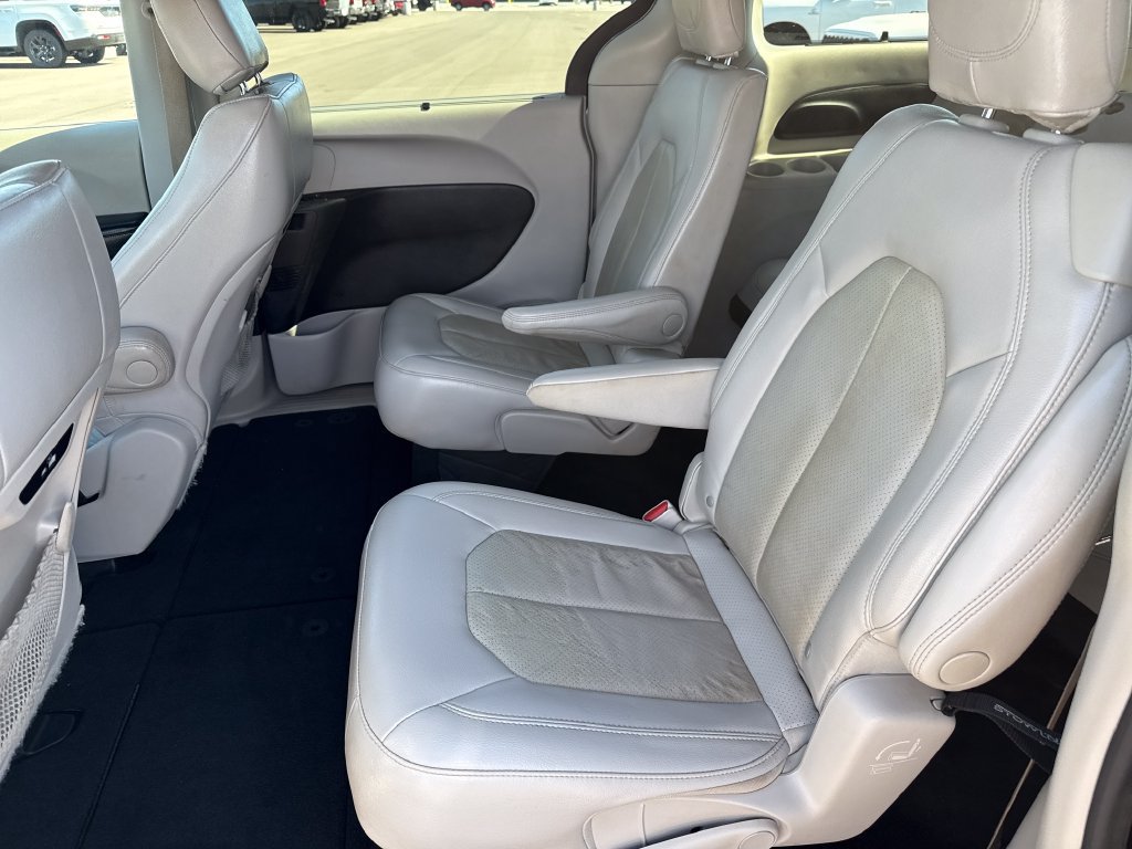 Used 2021 Chrysler Pacifica Touring-L FWD image 25