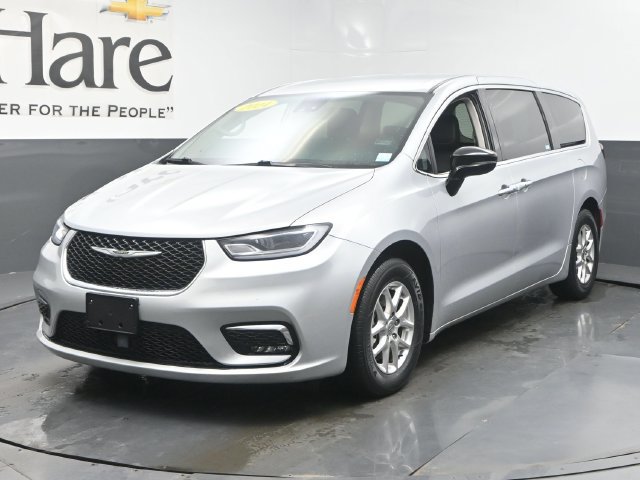 Used 2024 Chrysler Pacifica Touring-L FWD image 40