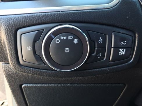 Used 2019 Ford Edge Titanium image 11