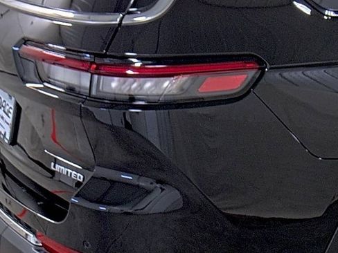 New 2025 Jeep Grand Cherokee L Limited w/ Luxury Tech Group II image 13