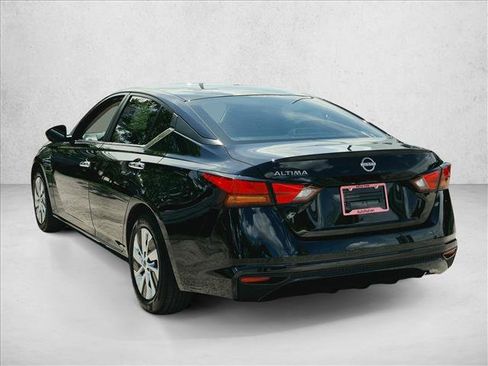 Used 2024 Nissan Altima 2.5 S FWD image 7