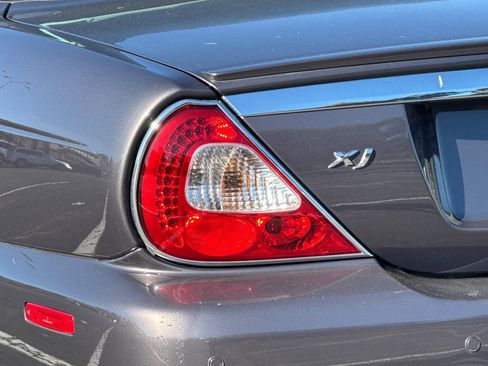 Used 2008 Jaguar XJ8 image 26