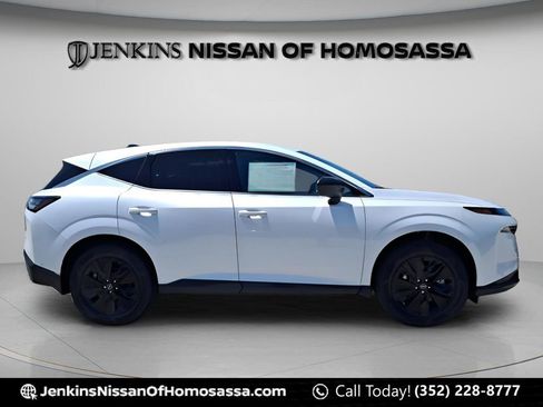 Certified 2025 Nissan Murano SV AWD/4WD image 2