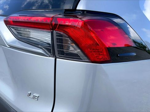 Used 2019 Toyota RAV4 LE FWD image 30