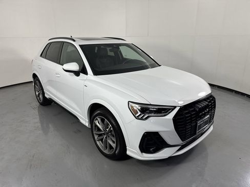 Used 2022 Audi Q3 2.0T Premium Plus w/ Premium Plus Package AWD/4WD image 34