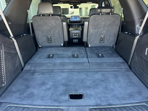 Used 2022 Chevrolet Tahoe LT w/ Luxury Package AWD/4WD image 15