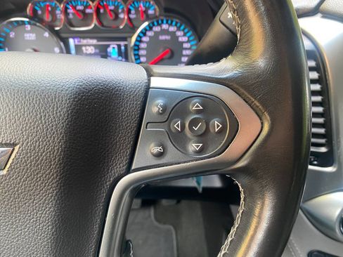 Used 2018 Chevrolet Suburban LT image 25