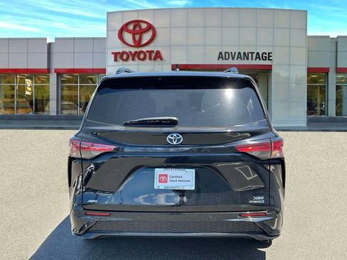 Used 2023 Toyota Sienna XSE AWD/4WD image 8